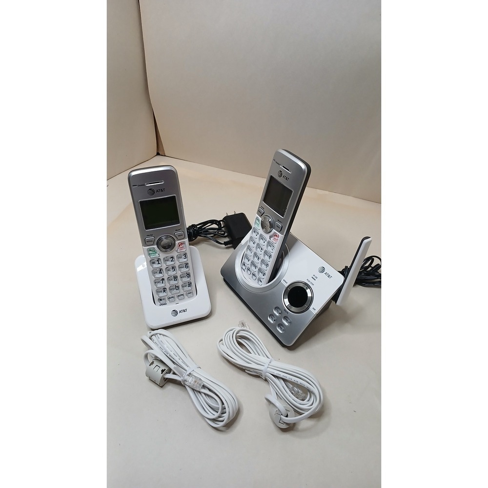 AT&T EL52219 Cordless Phone System Answering Machine 3 Handsets Silver White